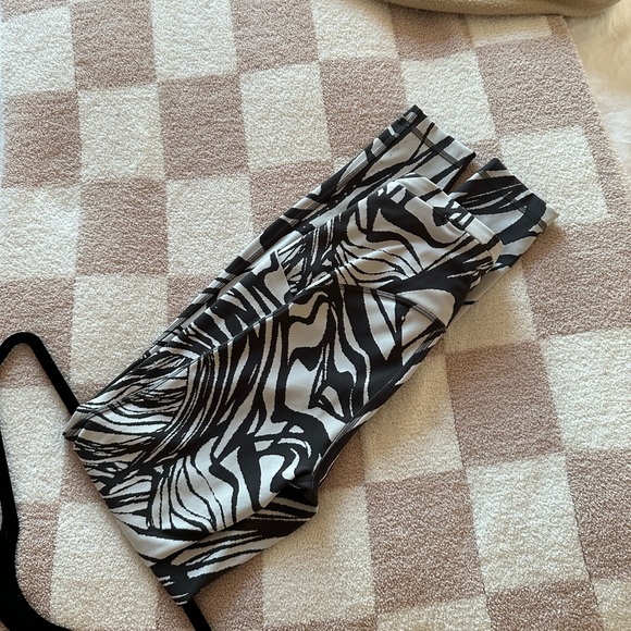 Lululemon Swift Speed High-Rise Tight 28" - Picture 3 of 3